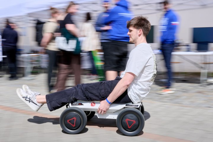 Snímek 11