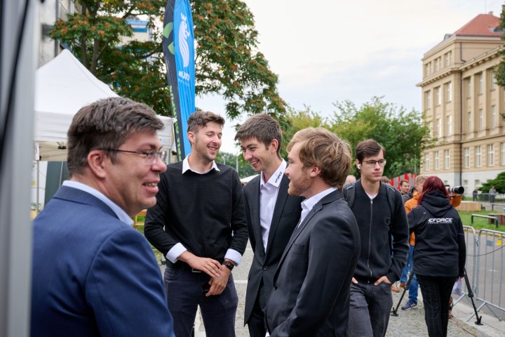 Snímek 1